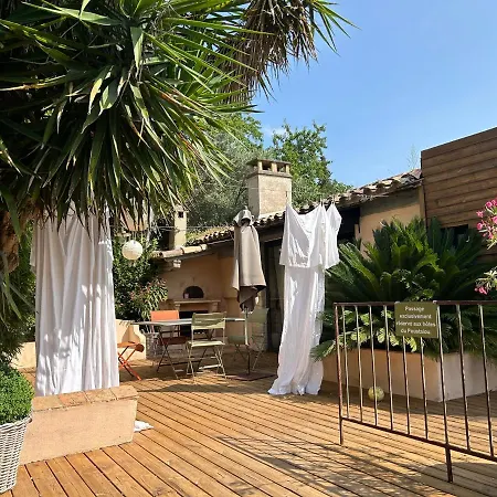 La De Leopoldine Au Mas Entre-vignes Bed & Breakfast 3*